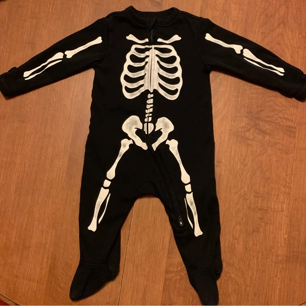 6-9m one piece skeleton footie pajamas
